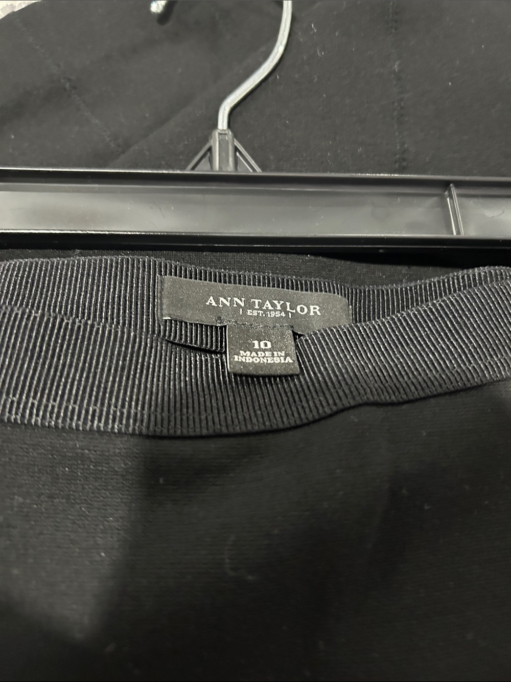 Ann Taylor Black Pencil Skirt - Picture 3 of 4
